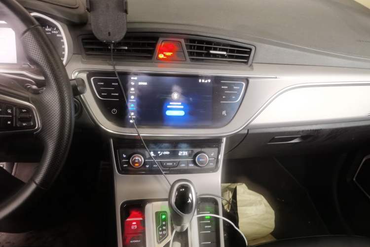 Used Geely Auto Emgrand GS 2018 Lingchao Edition 1.4T Automatic ZhenShang Smart Connectivity Model Audio And AC Panel