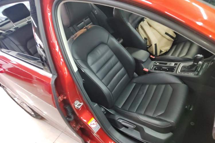 Used Volkswagen Golf 2015 1.4TSI Automatic Luxury Model Right Front Seat