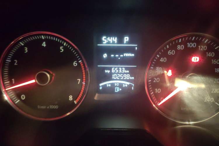 Used Volkswagen Lavida 2013 1.4TSI DSG Comfort Edition Odometer Close Up