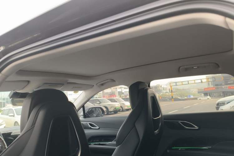 Used Hongqi HS3 2023 1.5T Two-Wheel Drive Shanwei Edition Headliner