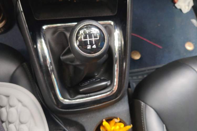 Used Roewe i5 2019 1.5L Manual 4G Connectable Langhao Edition Gear Lever