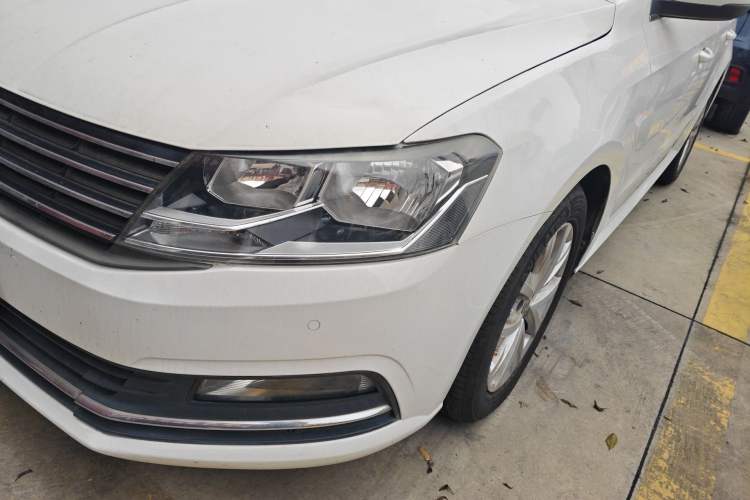 Used Volkswagen Lavida 2017 1.6L Automatic Comfort Edition Left Front Headlight