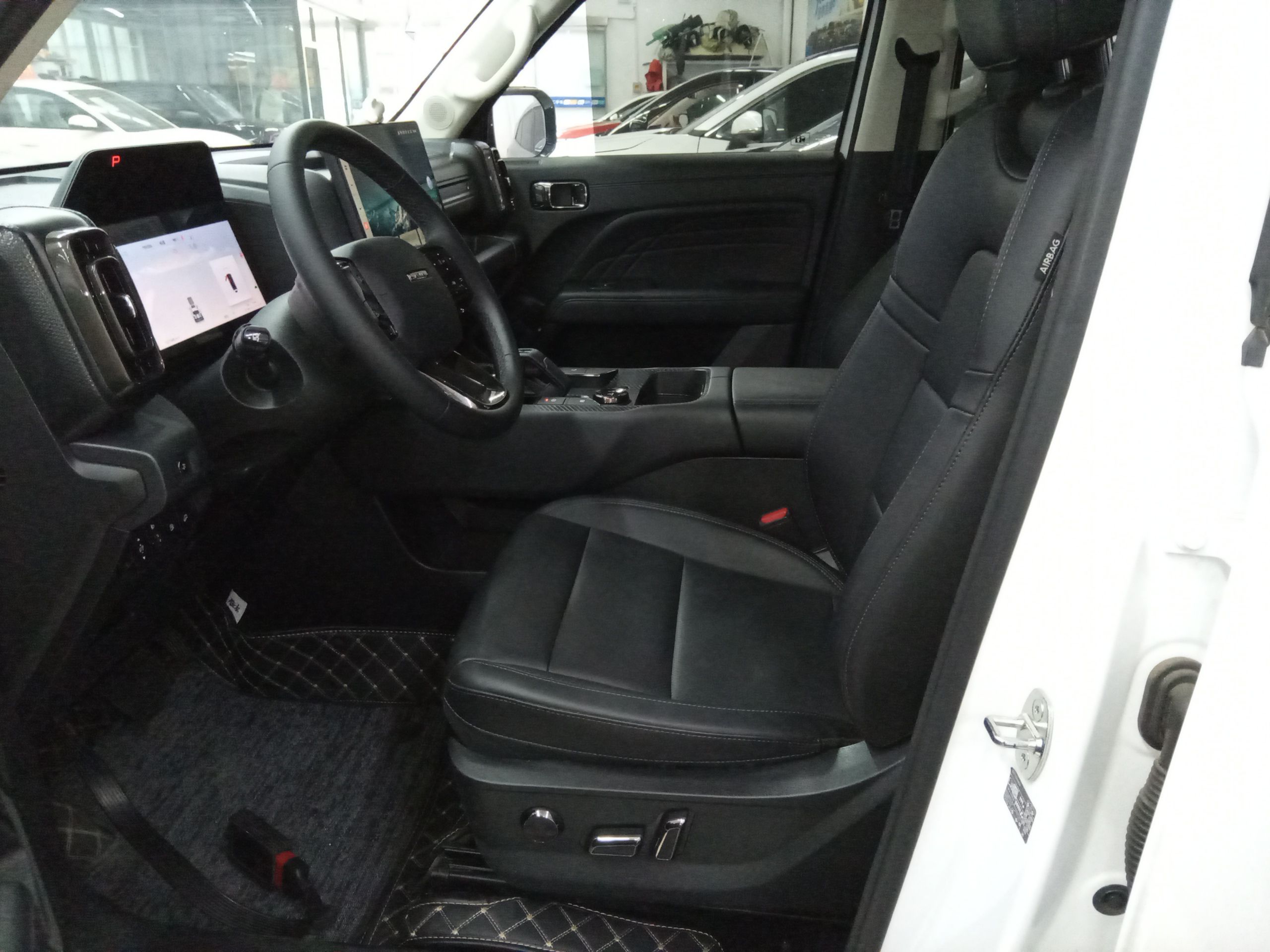 المقاعد الأمامية داخل السيارة