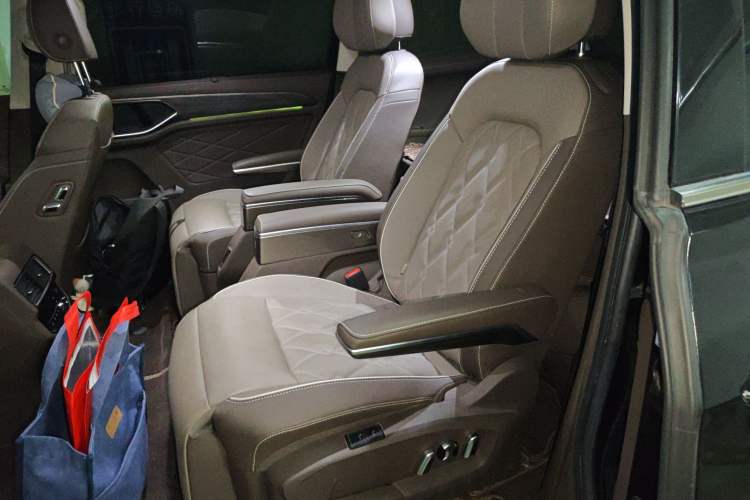 Used Volkswagen Viloran 2023 Revised Version 380TSI Luxury Edition Left Rear Seat