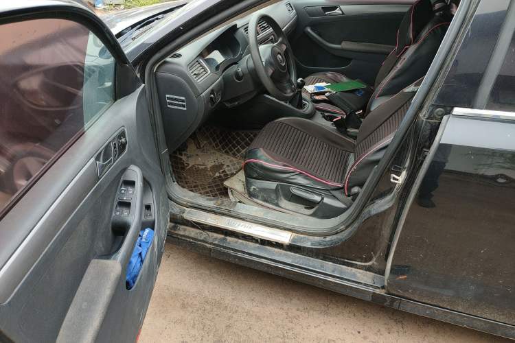 Used Volkswagen Sagitar 2012 1.6L Manual Comfort Model Driver Seat