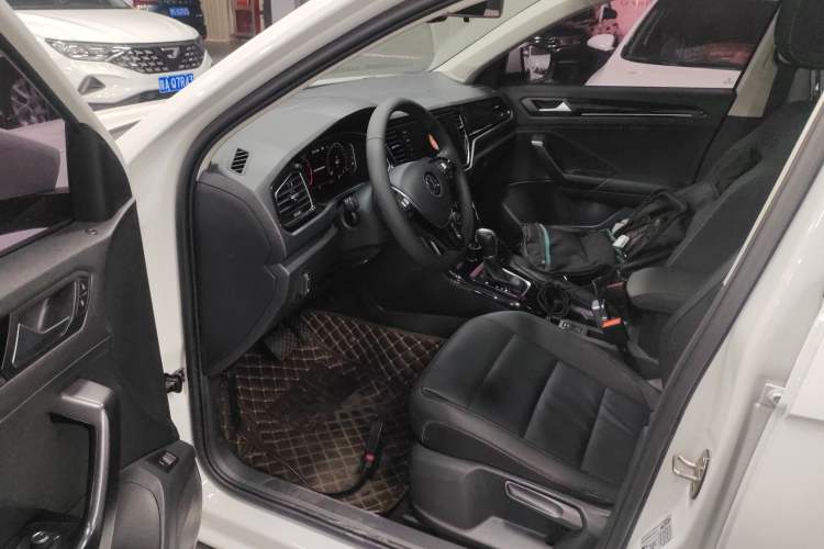 Used Volkswagen T-ROC 2021 280TSI DSG Two-Wheel Drive Comfort Connect Edition
