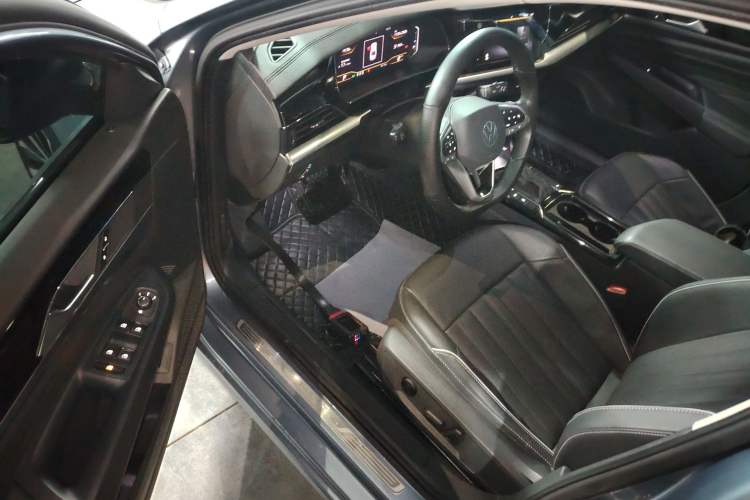 Used Volkswagen Passat 2022 330TSI Elite Edition Driver Seat