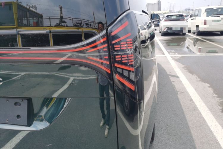 Used Geely Galaxy LEVC L380 2024 140-Degree 6-Seater All-Wheel-Drive Ultra Right Rear Taillight