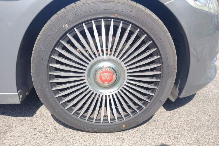 Used Jaguar XJ 2010 XJL 5.0 Panoramic Luxury Edition Right Front Wheel Hub