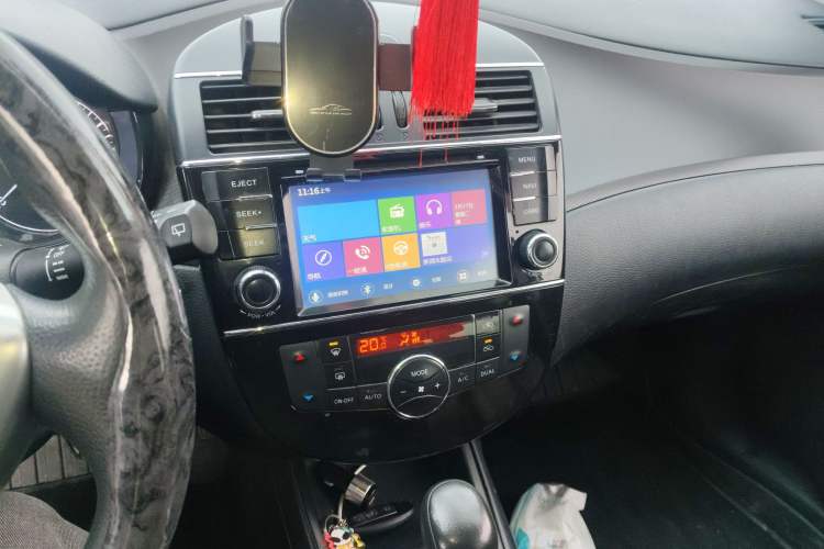 Used Nissan Tiida 2013 1.6L CVT Cool Cafe Edition