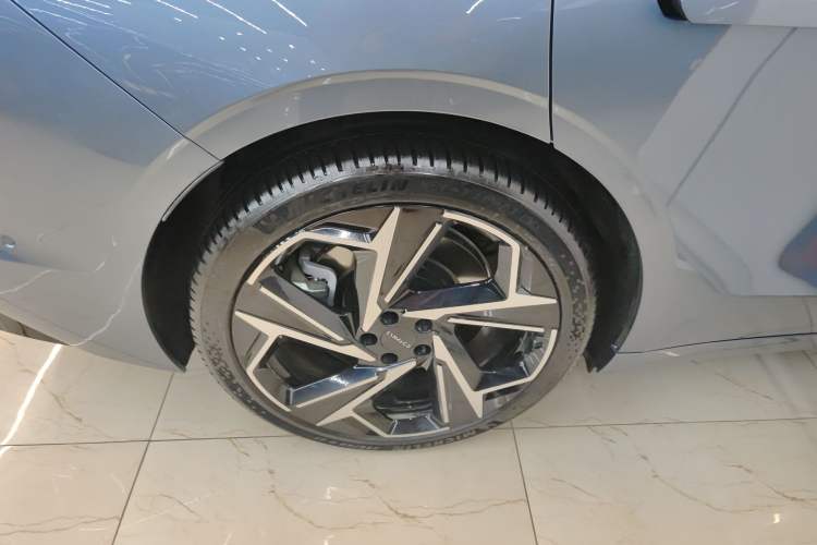 Used Lynk & Co Z10 2025 95 kWh 702 km All-Wheel Drive Intelligent Driving Ultra