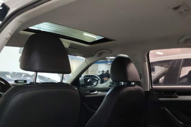 Used Volkswagen Sagitar 2015 1.6L Automatic Comfort Model Headliner