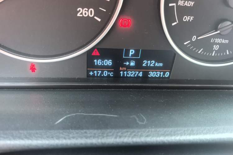 Used BMW 3 Series 2017 320Li Fashion Model Odometer Close Up