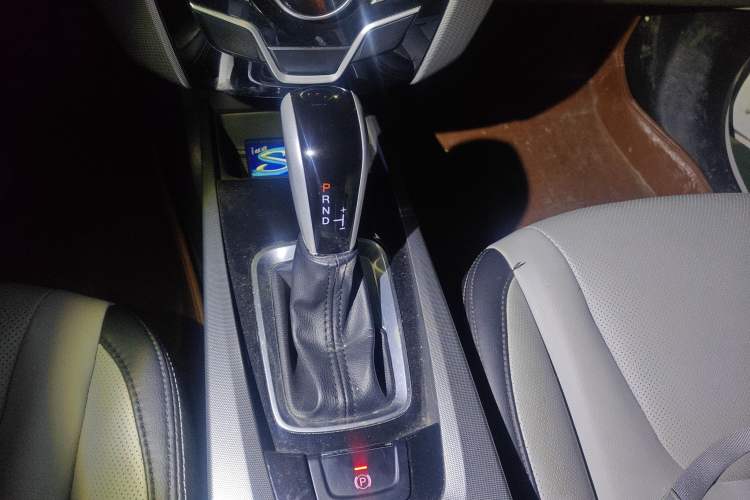 Used Luxgen U6 SUV 2014 1.8T Fashion Edition Gear Lever
