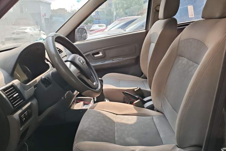 Used BAIC Weiwang M20 2014 1.5L Basic Version DAM15DL Left Front Seat