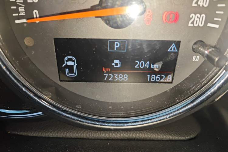 Used MINI 2020 1.5T COOPER Artist Odometer Close Up