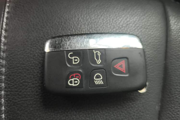 Used Land Rover Discovery 2014 3.0 SC V6 HSE
