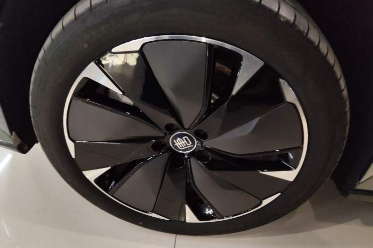 Used BYD Tang L 2025 DM 175KM Drone Player Edition
