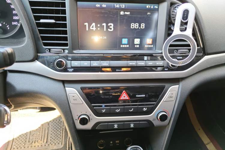 Used Hyundai Elantra (6th Generation / Lingdong) 2016 1.6L Automatic ZhiXuan – Elite Version Audio And AC Panel