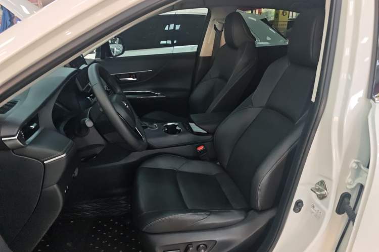 Used Toyota Venza 2023 2.5L Smart Electric Hybrid Dual-Drive Prestige Version