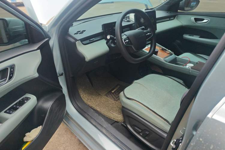 Used Roewe D6 2025 450km Deluxe Edition
