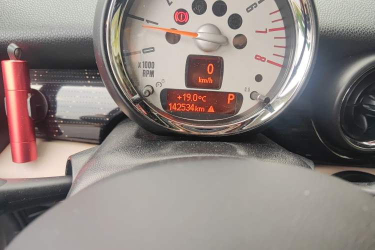 Used MINI 2012 1.6L COOPER Baker Street Odometer Close Up