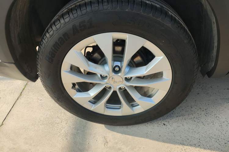 Used Wuling Asta 2021 1.5T Manual Xingyue Edition Right Rear Wheel Hub