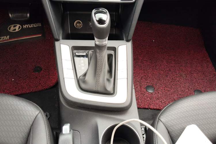 Used Hyundai Elantra (6th Generation / Lingdong) 2020 1.5L CVT Smart & Stylish – Elite Version Gear Lever