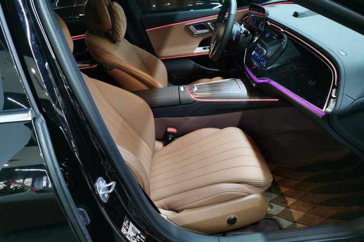 Used Mercedes-Benz E-Class New Energy 2024 E 350 e L Plug-in Hybrid Sedan
