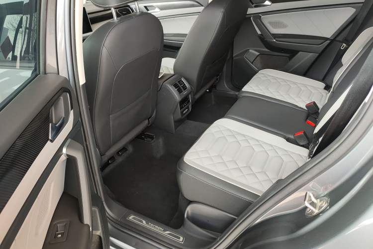 Used Volkswagen Tayron 2023 300TSI Two-Wheel-Drive Luxury Plus Advanced Edition Left Rear Seat