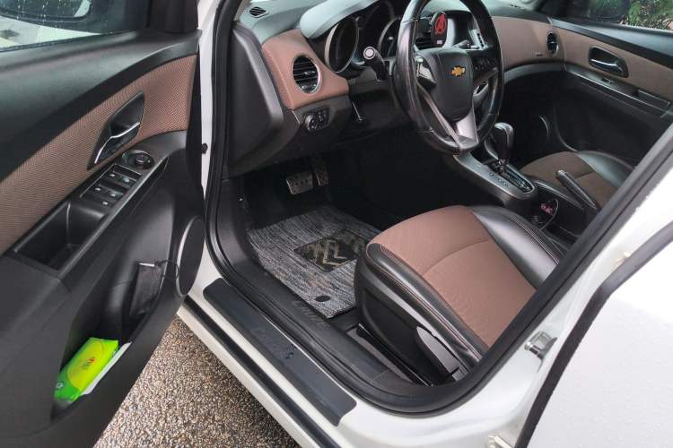 Used Chevrolet Cruze 2013 Hatchback 1.6L Automatic Luxury Model