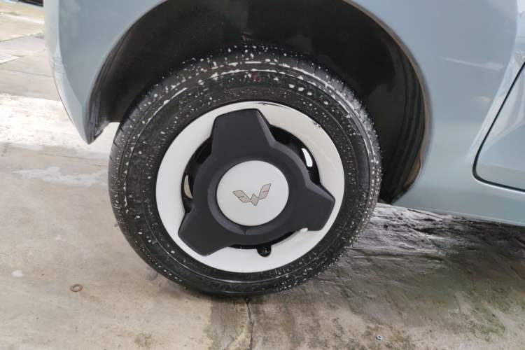 Used Wuling Hongguang MINIEV 2022 Easy Version Lithium Iron Phosphate Right Rear Wheel Hub