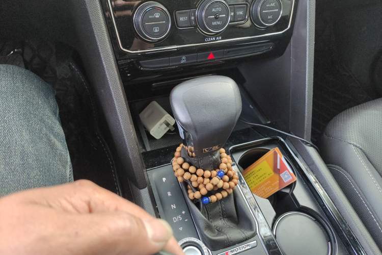 Used Volkswagen Teramont 2017 530 V6 Four-Wheel Drive Luxury Edition Gear Lever