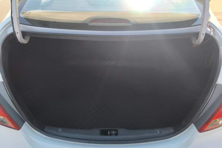 Used Hyundai Verna (older generation) 2014 1.4L Manual Smart GLS Trim
