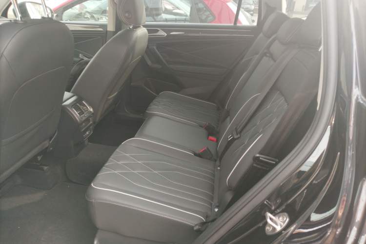 Used Volkswagen Tiguan L 2022 330TSI Automatic Two-Wheel Drive R-Line Enhanced Edition Left Rear Seat