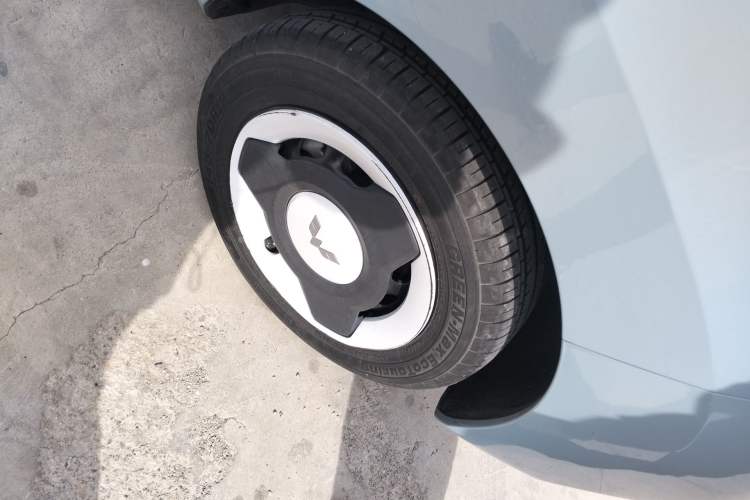 Used Wuling Hongguang MINIEV 2022 Easy Version Lithium Iron Phosphate Right Front Wheel Hub