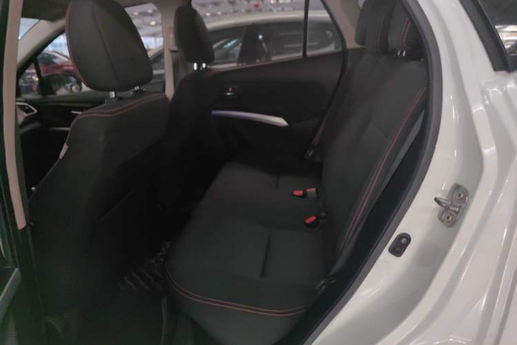 Used Suzuki S-Cross 2015 1.6L CVT Two-Wheel Drive Entry-Level Trim Interior 4