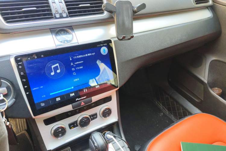 Used Volkswagen Magotan 2015 1.8TSI Advanced Model Audio And AC Panel