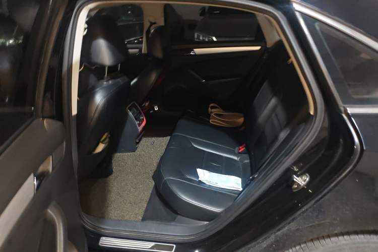 Used Volkswagen Passat 2015 1.8TSI DSG Prestige Edition Left Rear Seat