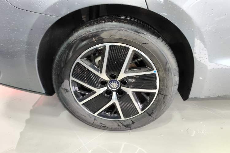 Used BYD Qin L 2025 DM-i Smart Drive 120KM Superior Model Exterior 5