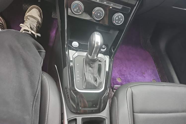 Used Volkswagen T-ROC 2019 280TSI DSG Two-Wheel Drive Comfort Version China VI Standard