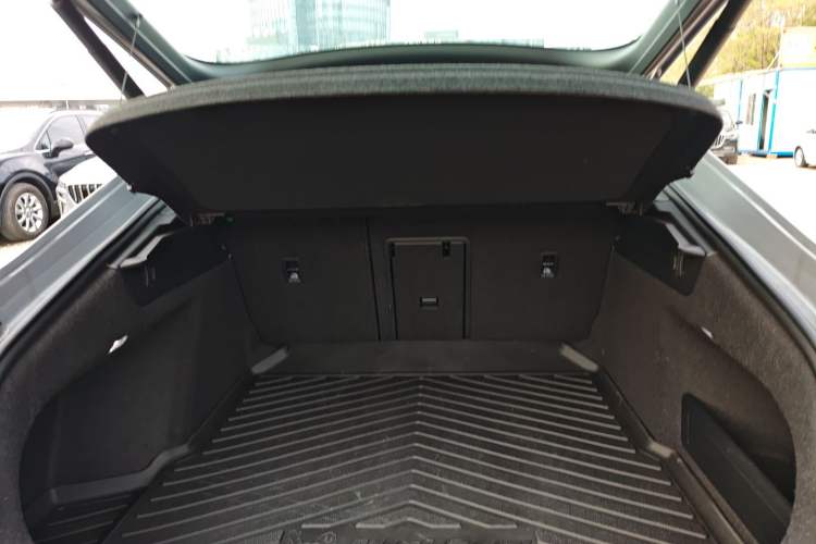 Used Volkswagen FAW-Volkswagen CC 2025 Model, Facelifted, 330TSI, Glamorous—Shared Edition Trunk