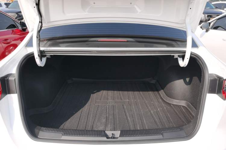 Used Roewe i5 2026 Model 1.5L Manual Comfort Version