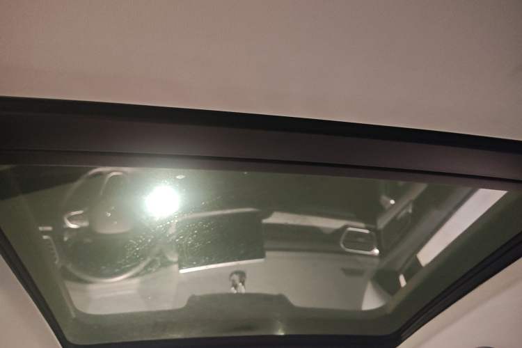 Used Volkswagen Tayron 2023 300TSI Two-Wheel-Drive Luxury Plus Advanced Edition Headliner