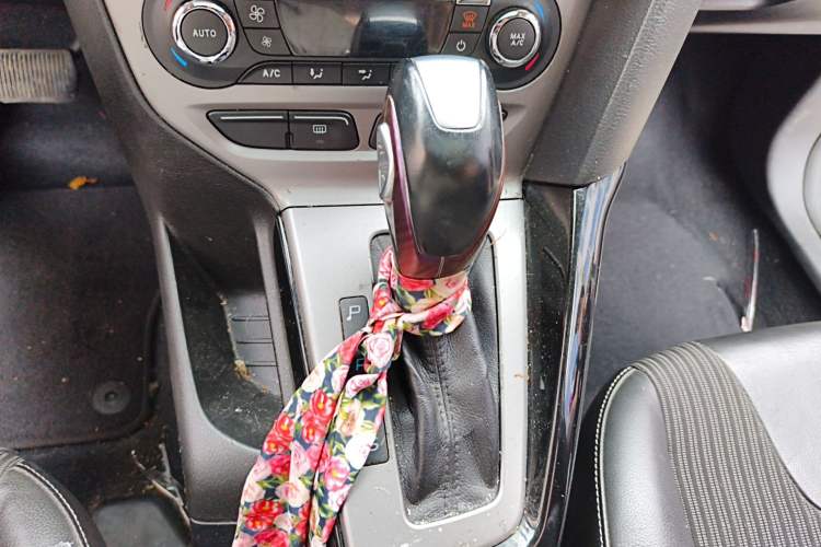 Used Ford Focus 2012 Hatchback 1.6L Automatic Fashion Edition Gear Lever