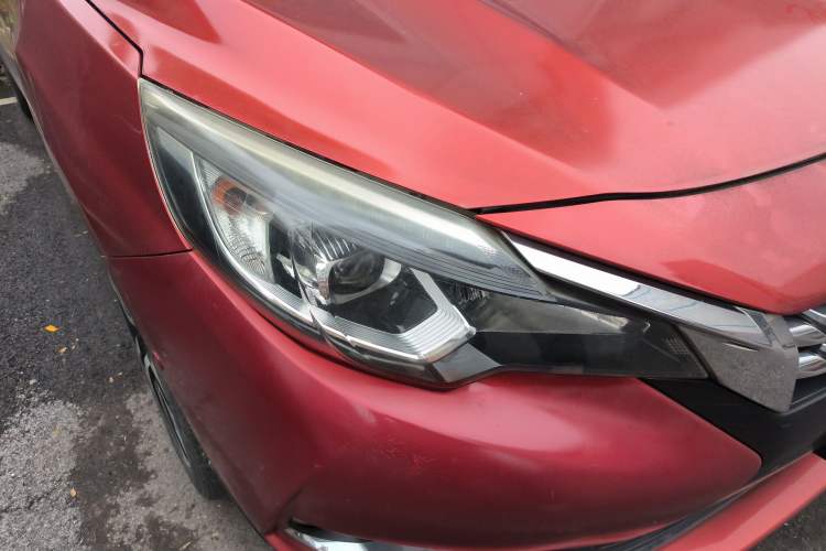 Used Venucia T90 2017 2.0L CVT Leading Edition Right Front Headlight