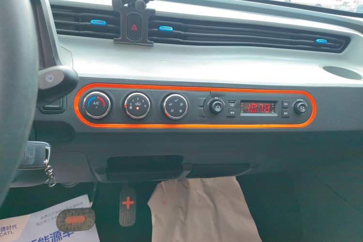 Used Wuling Hongguang MINIEV 2020 Enjoyment Model Lithium Iron Phosphate Audio And AC Panel