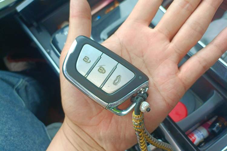 Used SOL X8 2021 300T DCT Prestige Smart Connect Edition 6 Seats Vehicle Key