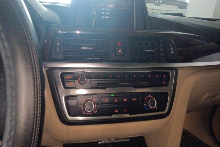 Used BMW 3 Series 2013 320Li Fashion Model Audio And AC Panel