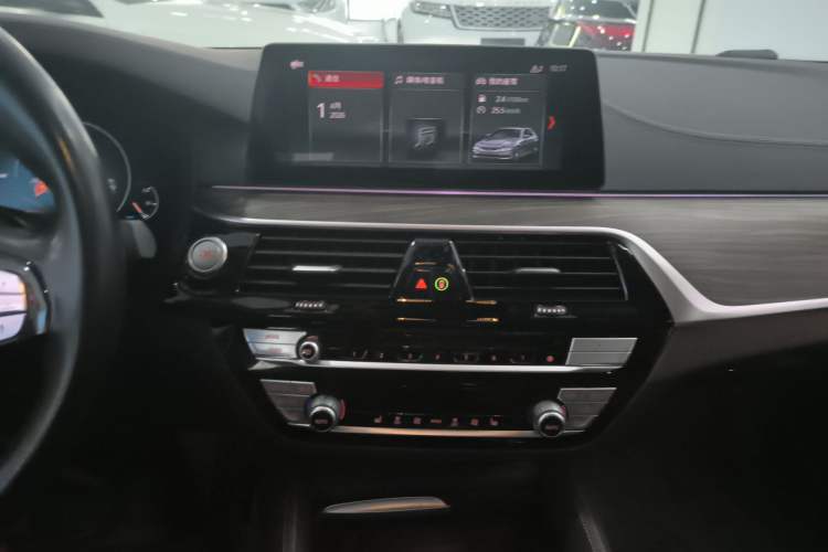 Used BMW 5 Series New Energy 2019 Updated Version 530Le Luxury Package Audio And AC Panel